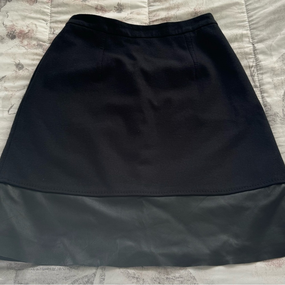 Sinclaire 10 black wool blend lamb l trim lined skirt, size 2 quiet luxury